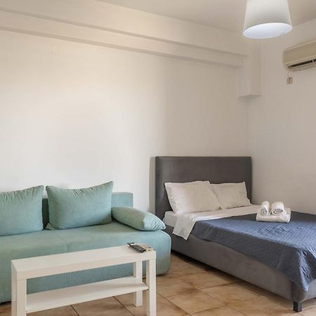 Elia Mini Suites 6 Larissa Bagian luar foto