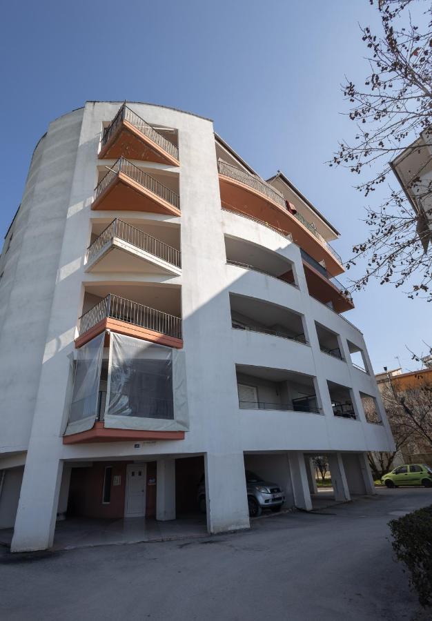 Elia Mini Suites 6 Larissa Bagian luar foto
