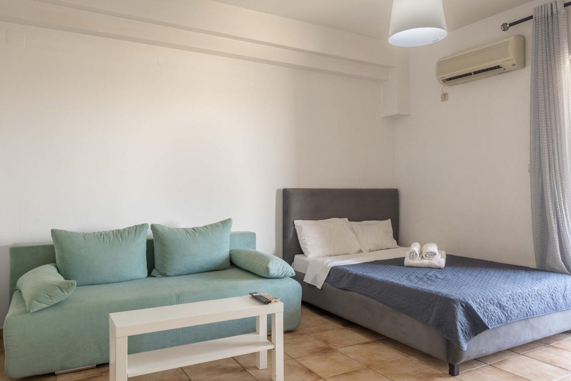 Elia Mini Suites 6 Larissa Bagian luar foto